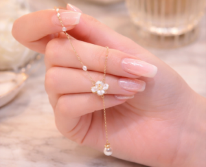 Vòng Cổ 2 Lớp Hình Hoa Trà Đính Ngọc Trai Sang Trọng Phù Hợp Nhiều Phong Cách Cho Nữ vòng cổ 2 lớp hình hoa trà Đính ngọc trai sang trọng phù hợp nhiều phong cách cho nữ