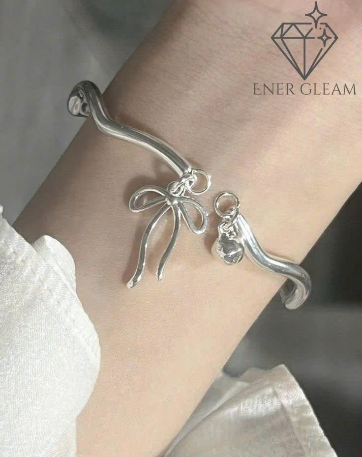 vòng tay bạc nữ charm nơ ener gleam – thiết kế thanh lịch, phụ kiện thời trang cao cấp vòng tay bạc nữ charm nơ ener gleam – thiết kế thanh lịch, phụ kiện thời trang cao cấp