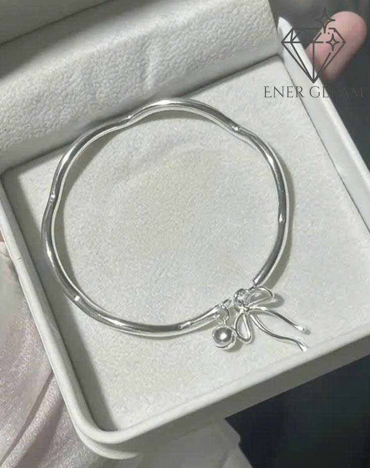vòng tay bạc nữ charm nơ ener gleam – thiết kế thanh lịch, phụ kiện thời trang cao cấp vòng tay bạc nữ charm nơ ener gleam – thiết kế thanh lịch, phụ kiện thời trang cao cấp