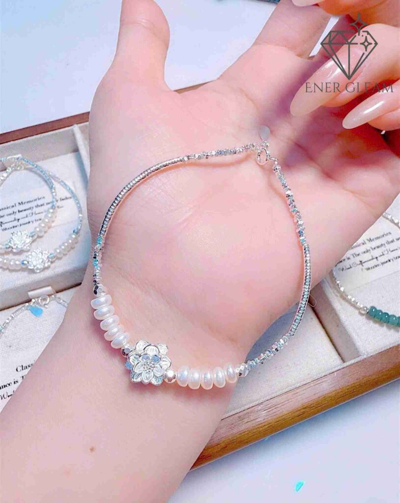 tặng lắc tay có ý nghĩa gì trong tình yêu
